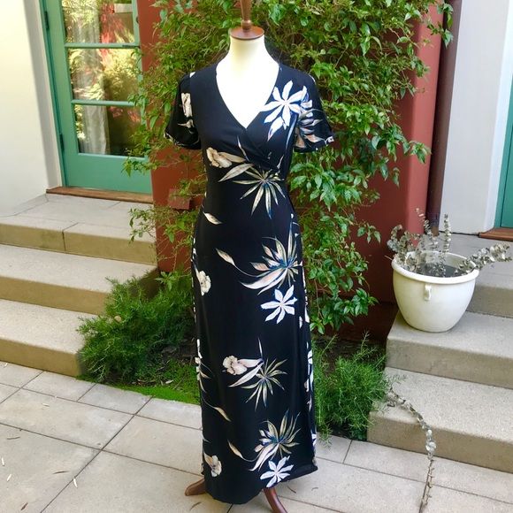 🌺NWT Roxy Hawaiin Black Floral Wrap Dress🌺 - Picture 2 of 8